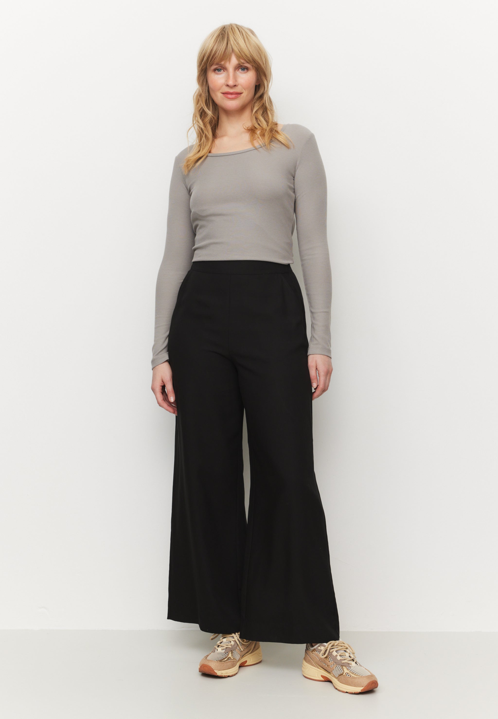 Recolution Pilea pantaloni donna neri lyocell
