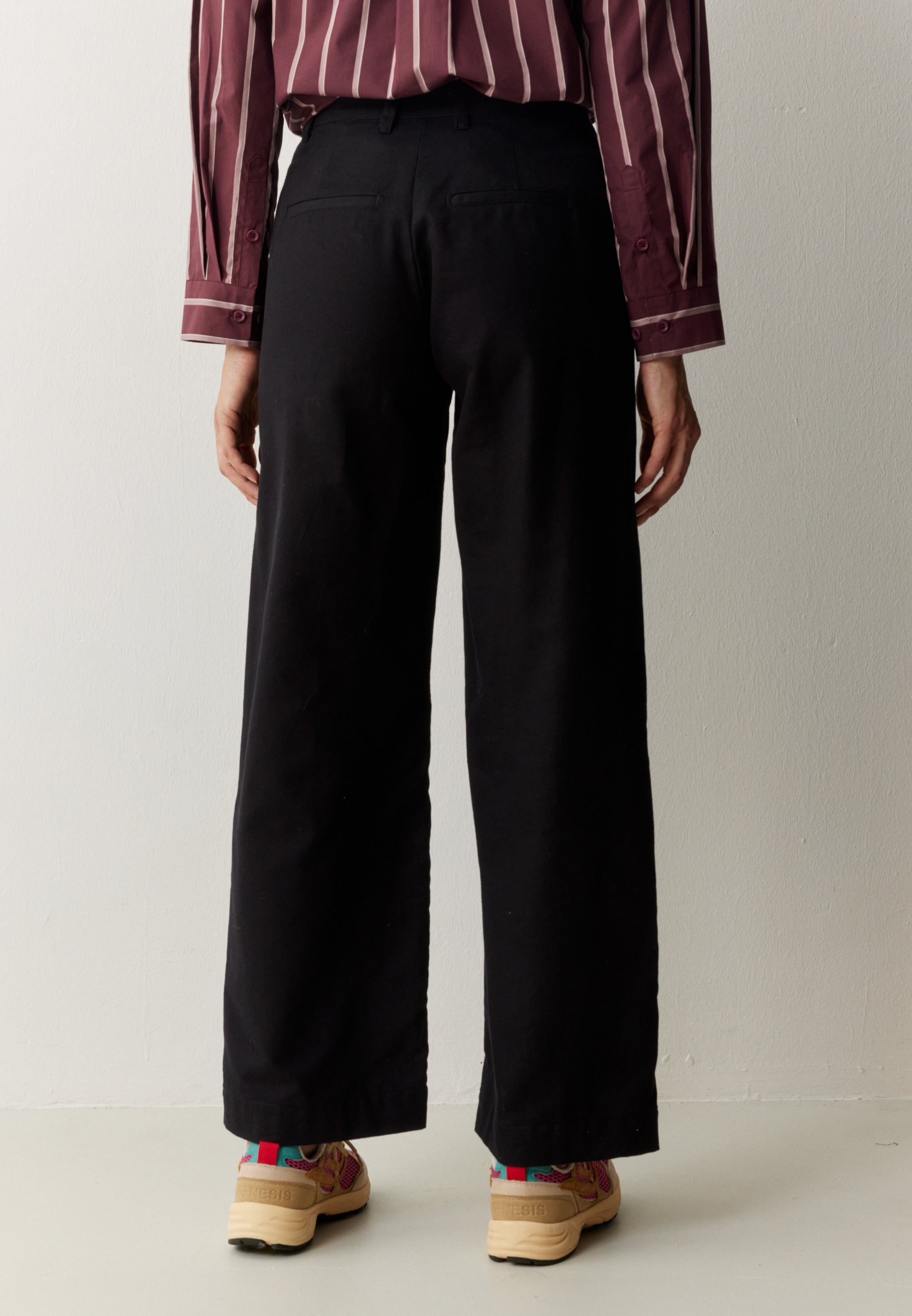 Recolution Ligularia pantaloni marlene nero bio