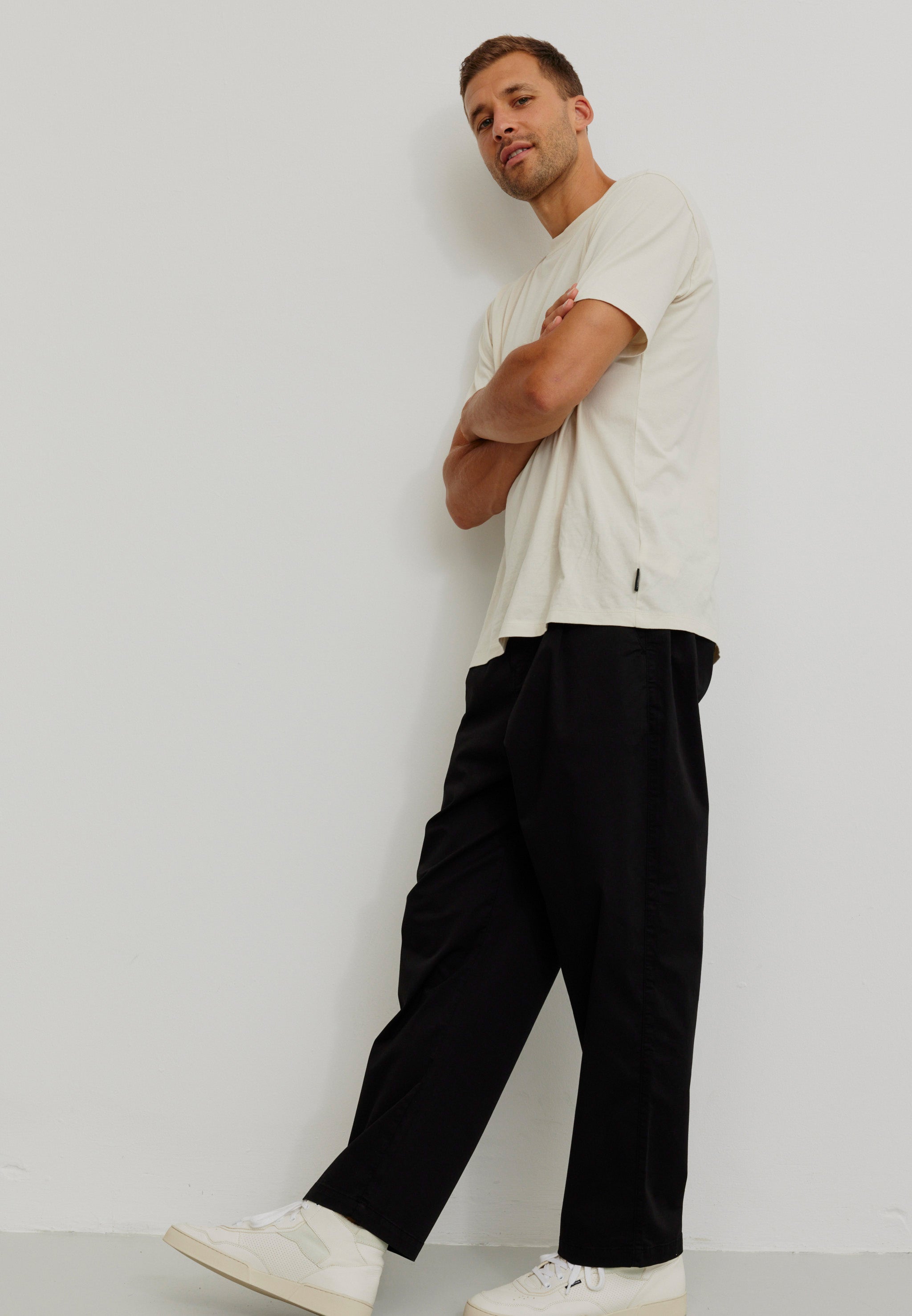 Recolution Catmint chino uomo nero cotone bio