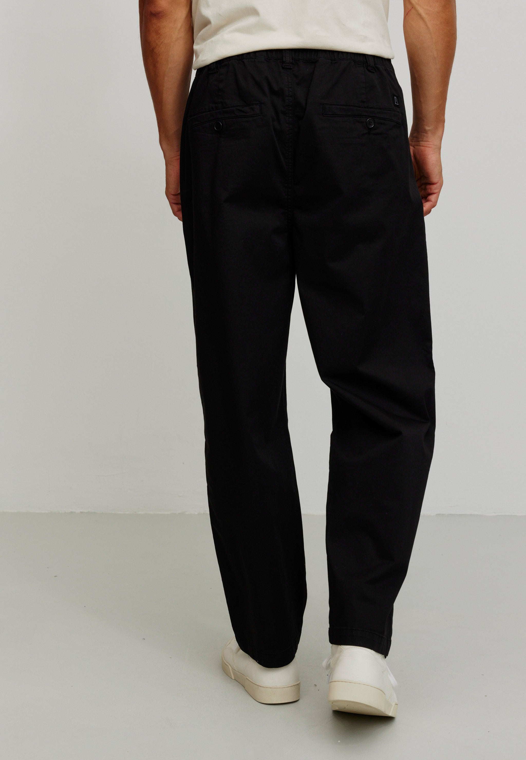 Recolution Catmint chino uomo nero cotone bio