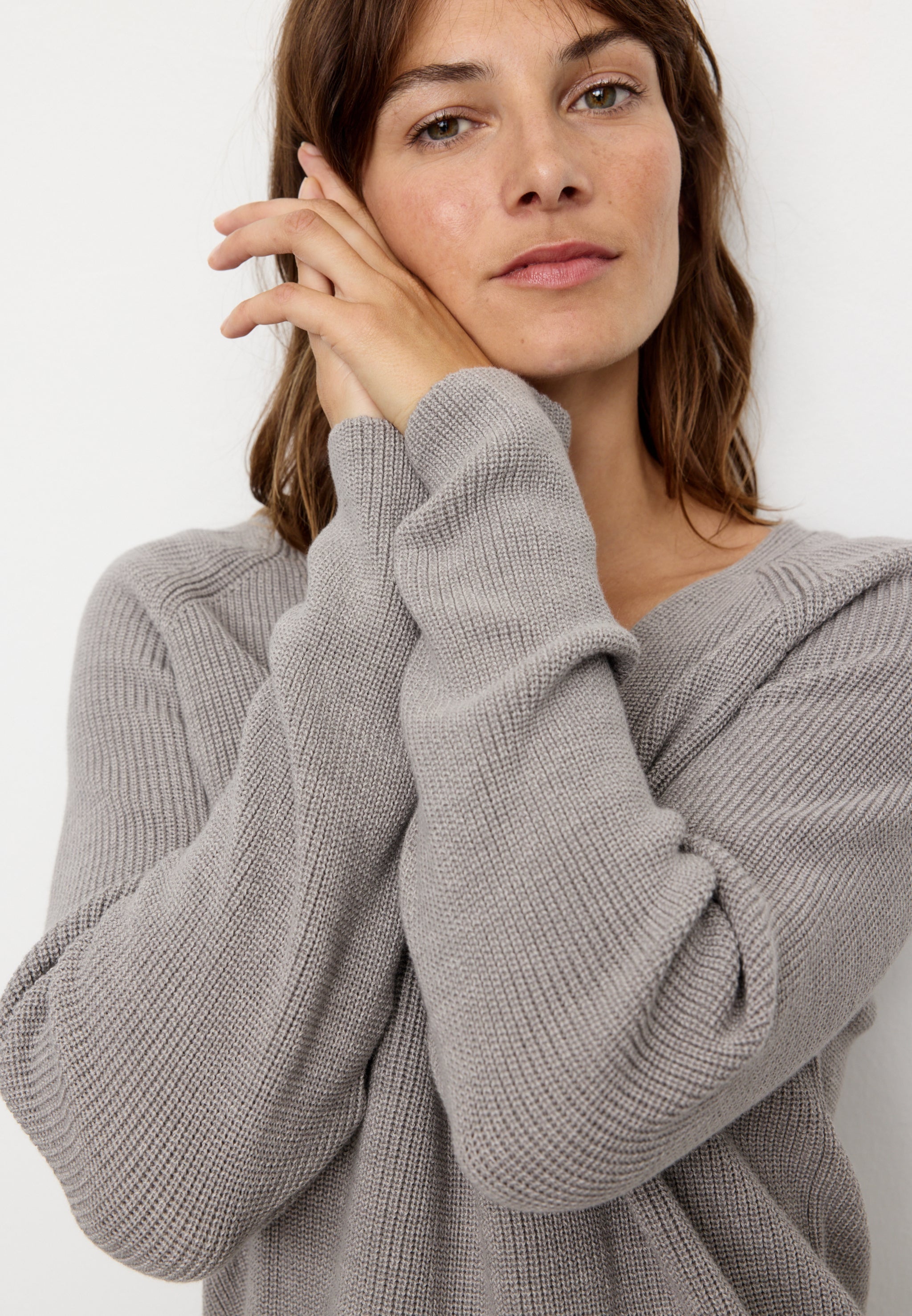 Recolution Arugula pullover scollo a V greige cotone bio