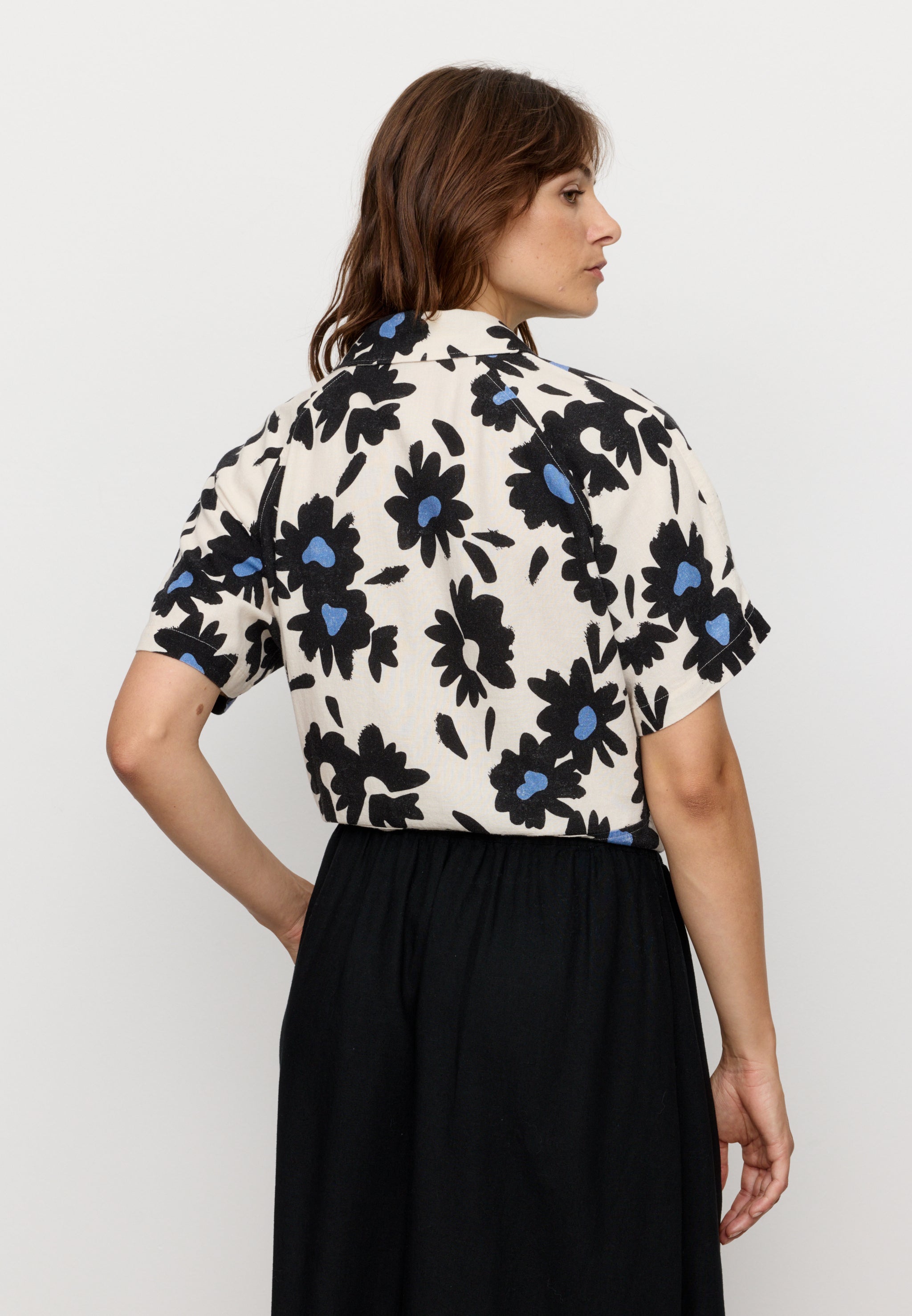 Recolution Ocra Bloom camicetta blu viscosa e lino