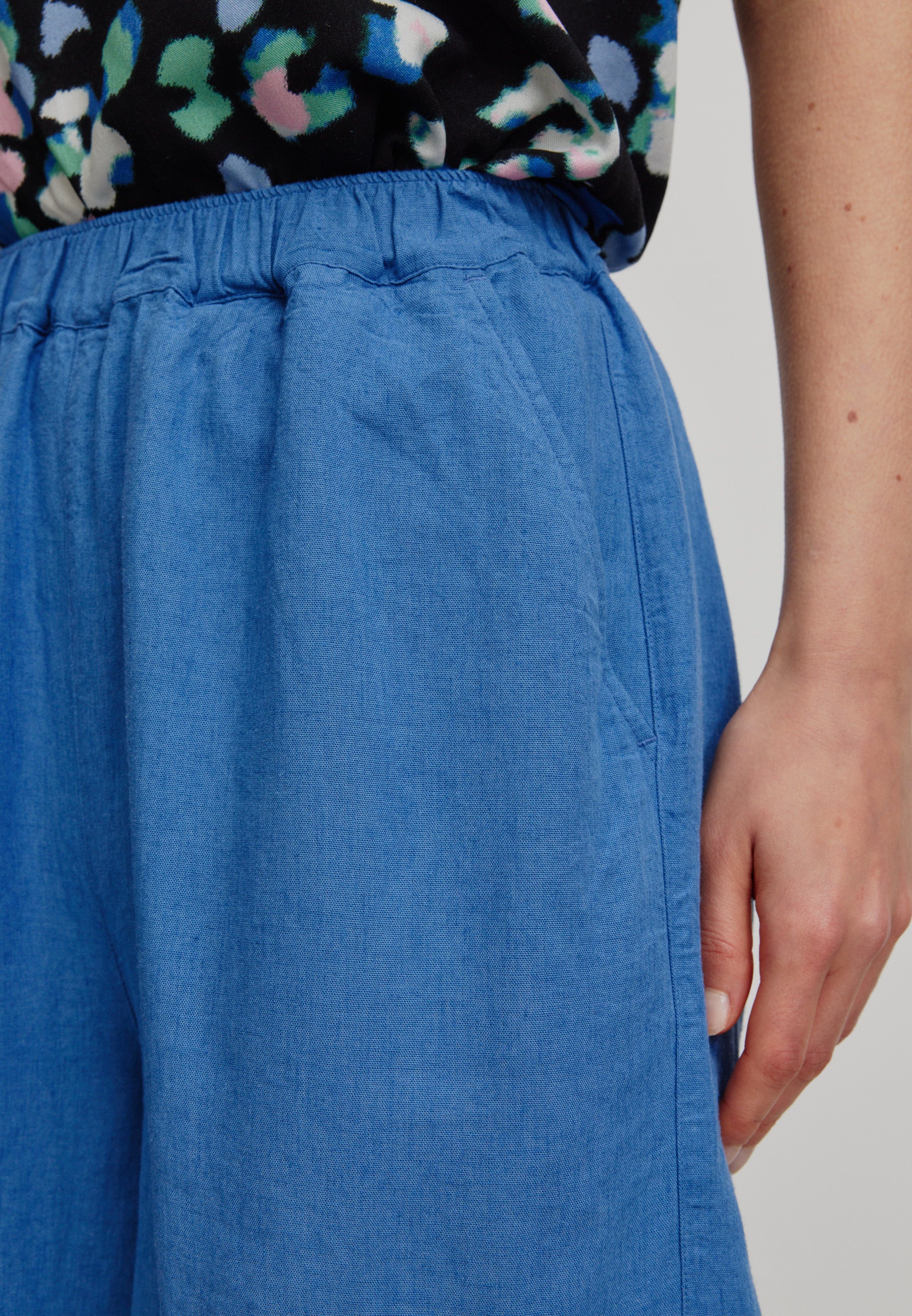 Recolution Fir shorts blu elettrico misto lino
