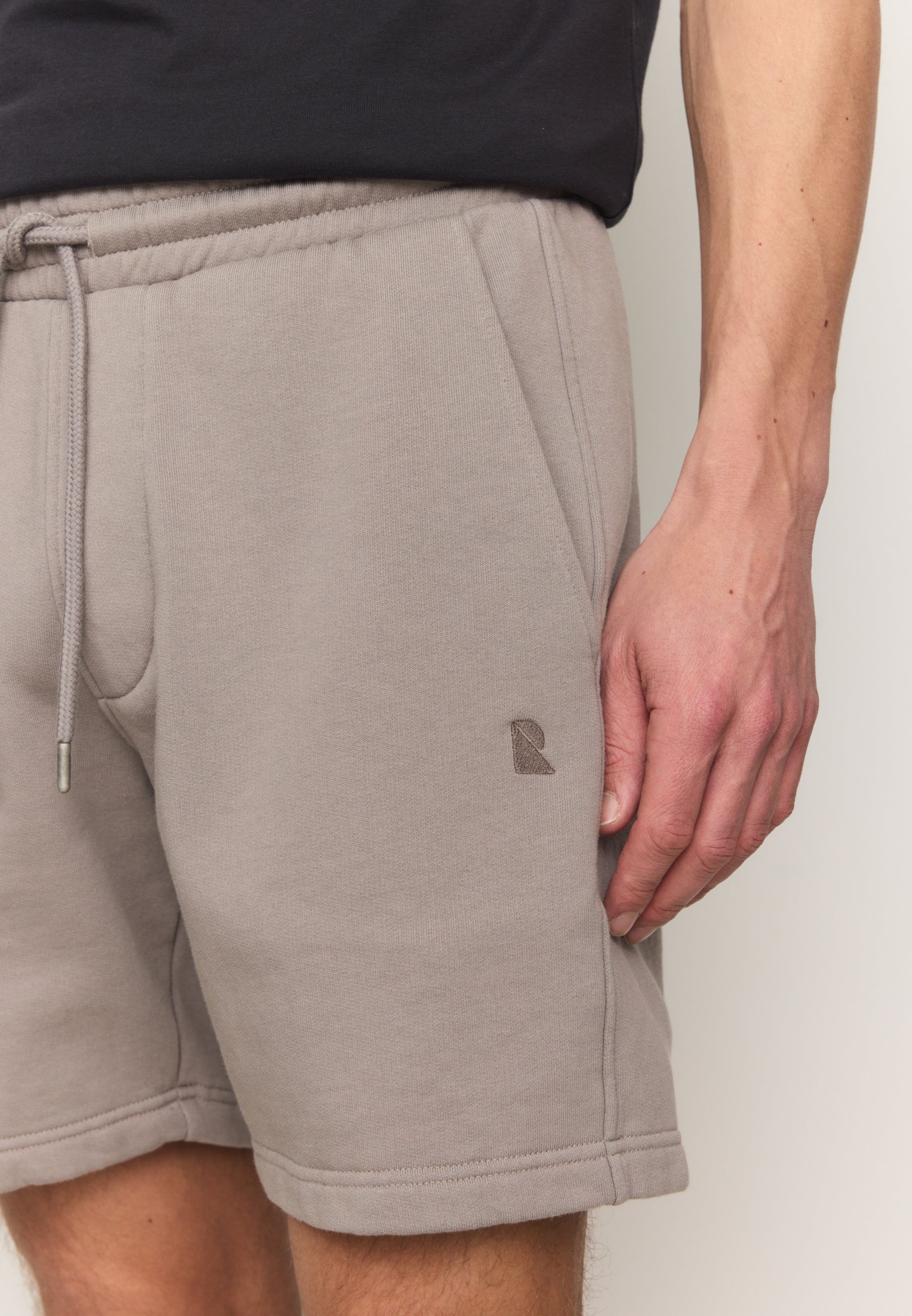 Recolution Balm shorts uomo greige cotone bio
