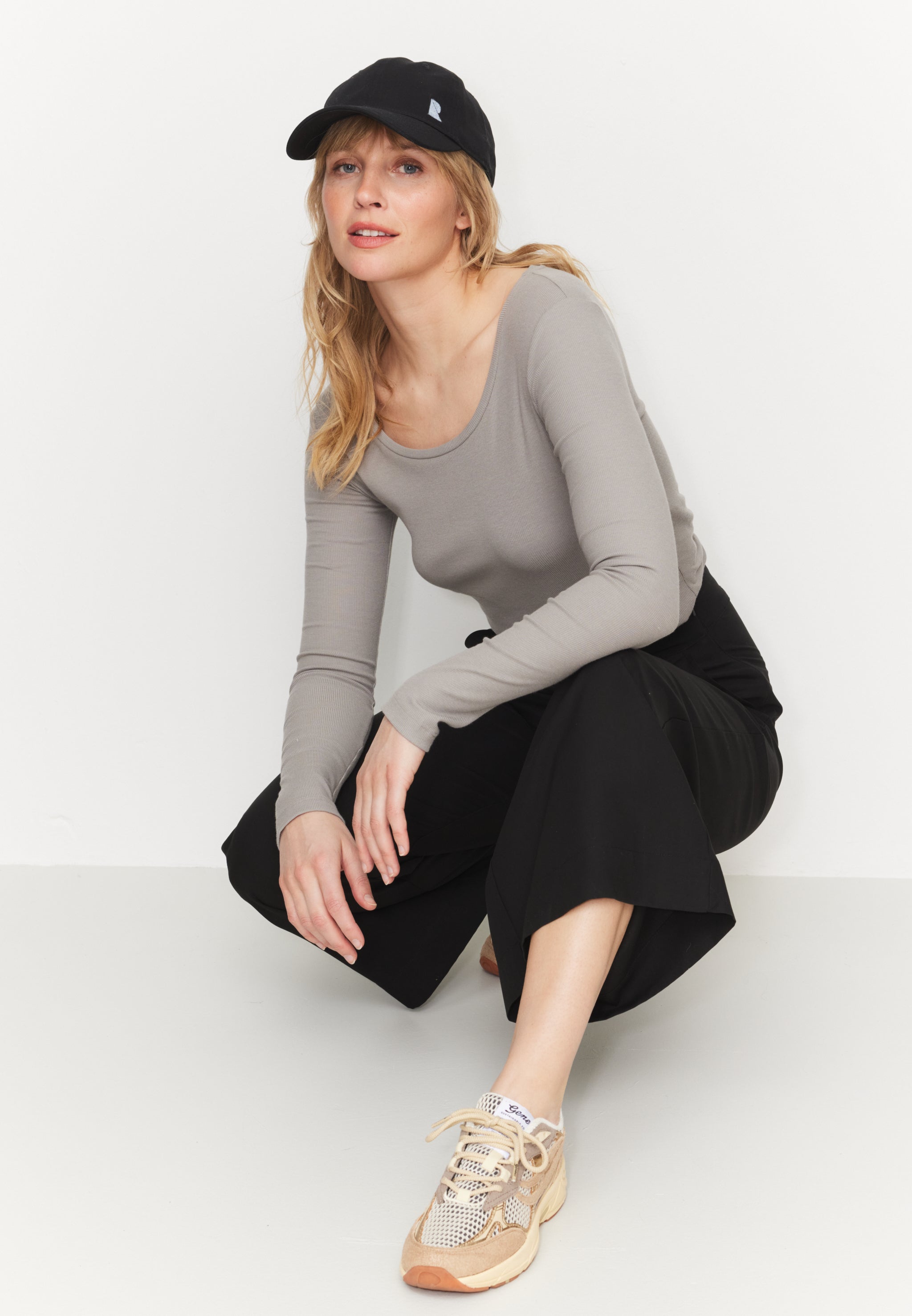 Recolution Pilea pantaloni donna neri lyocell