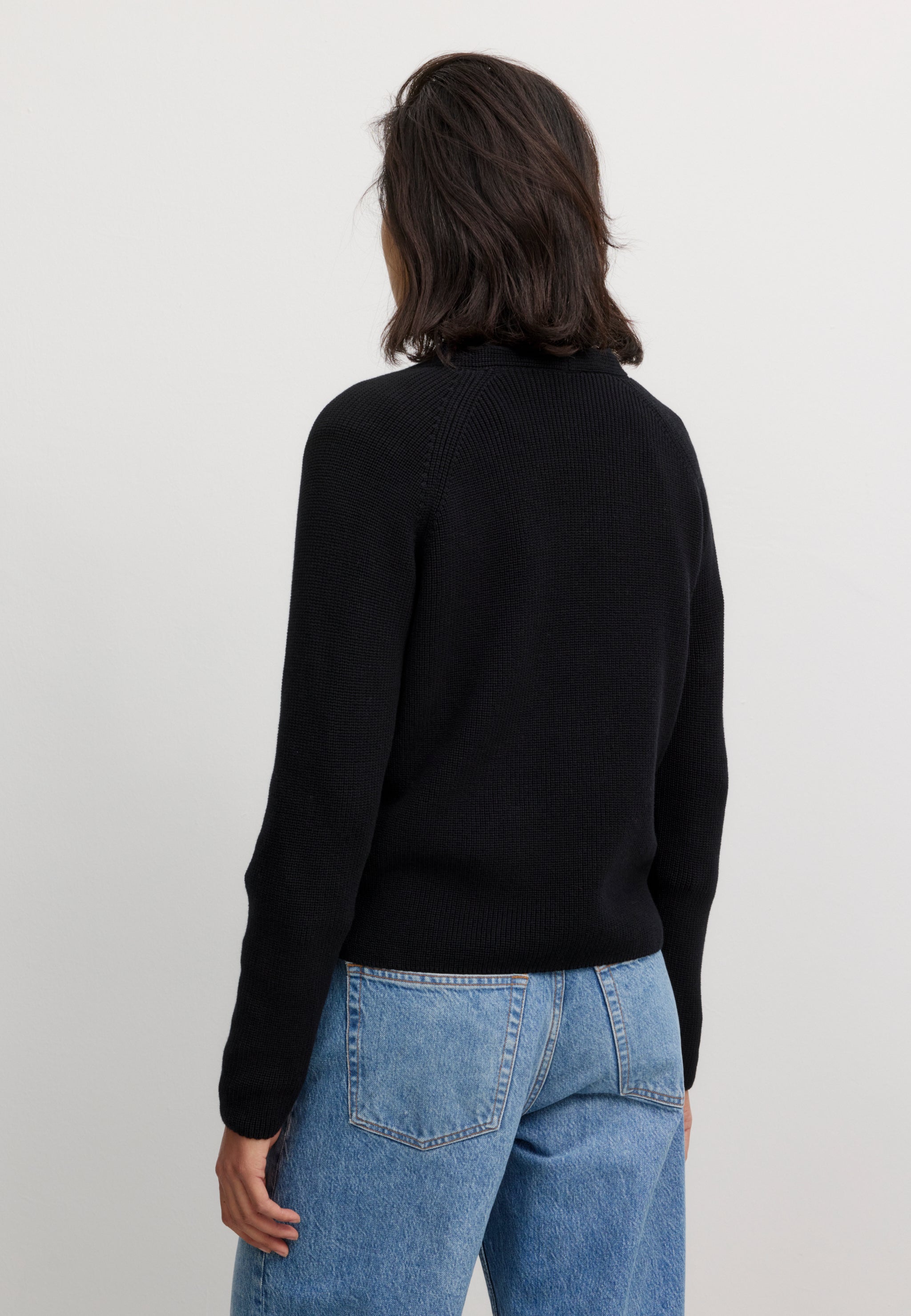 Recolution Arugula maglione scollo a V nero cotone bio