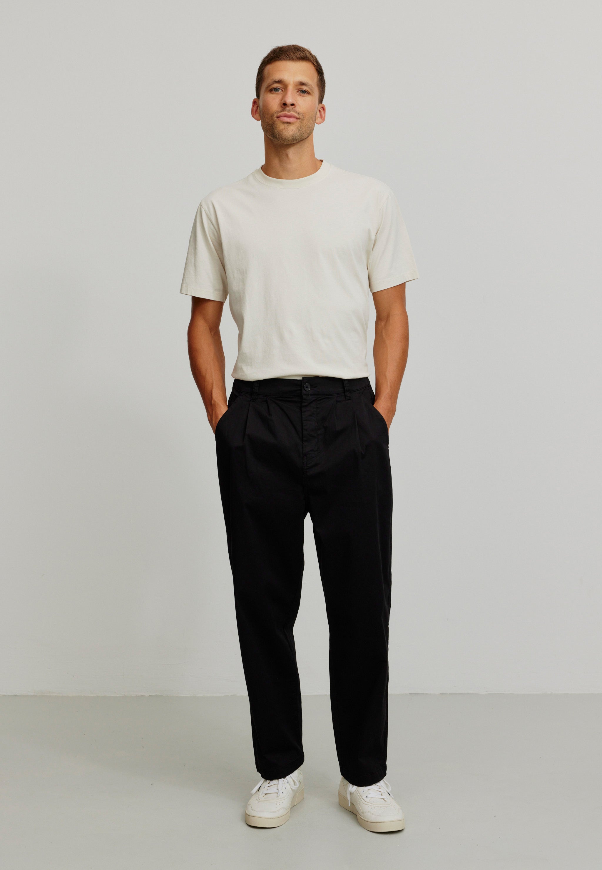 Recolution Catmint chino uomo nero cotone bio