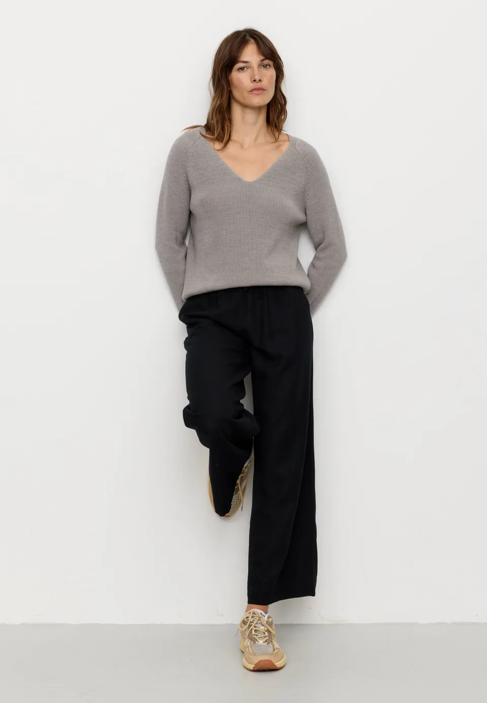 Recolution Arugula pullover scollo a V greige cotone bio