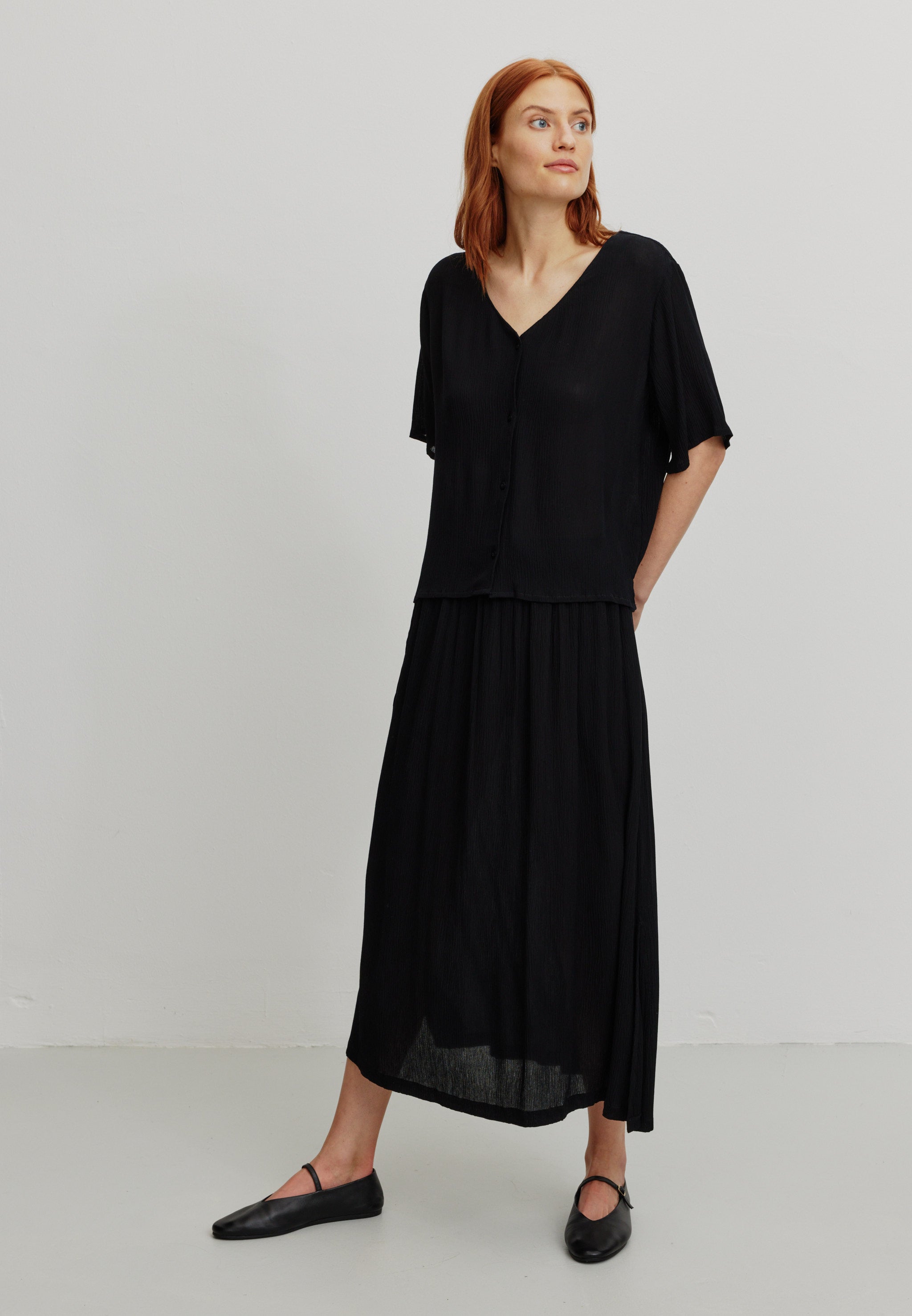 Recolution Spirea blusa nera manica corta viscosa