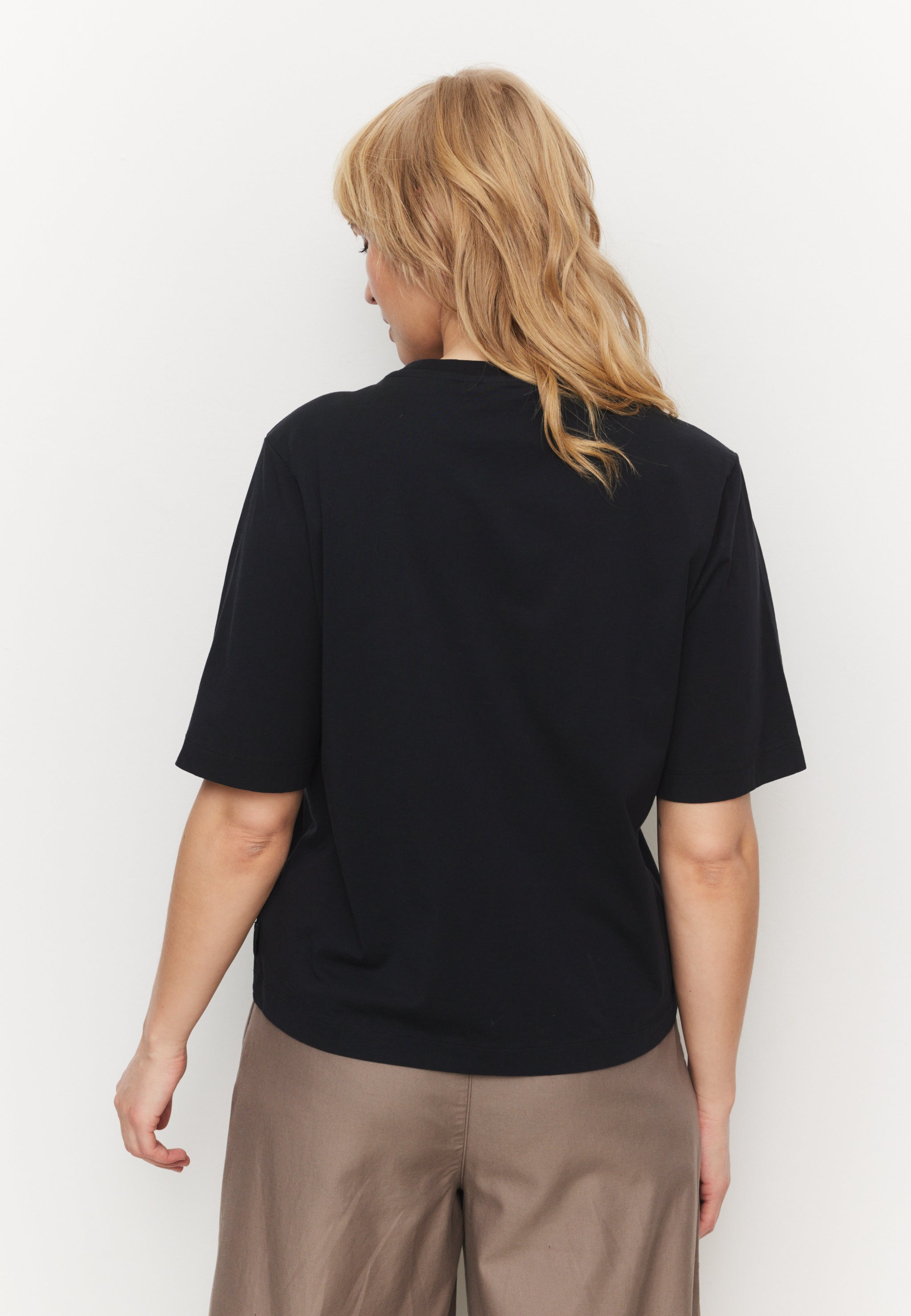 Recolution Azolla t-shirt nera cotone bio boxy fit