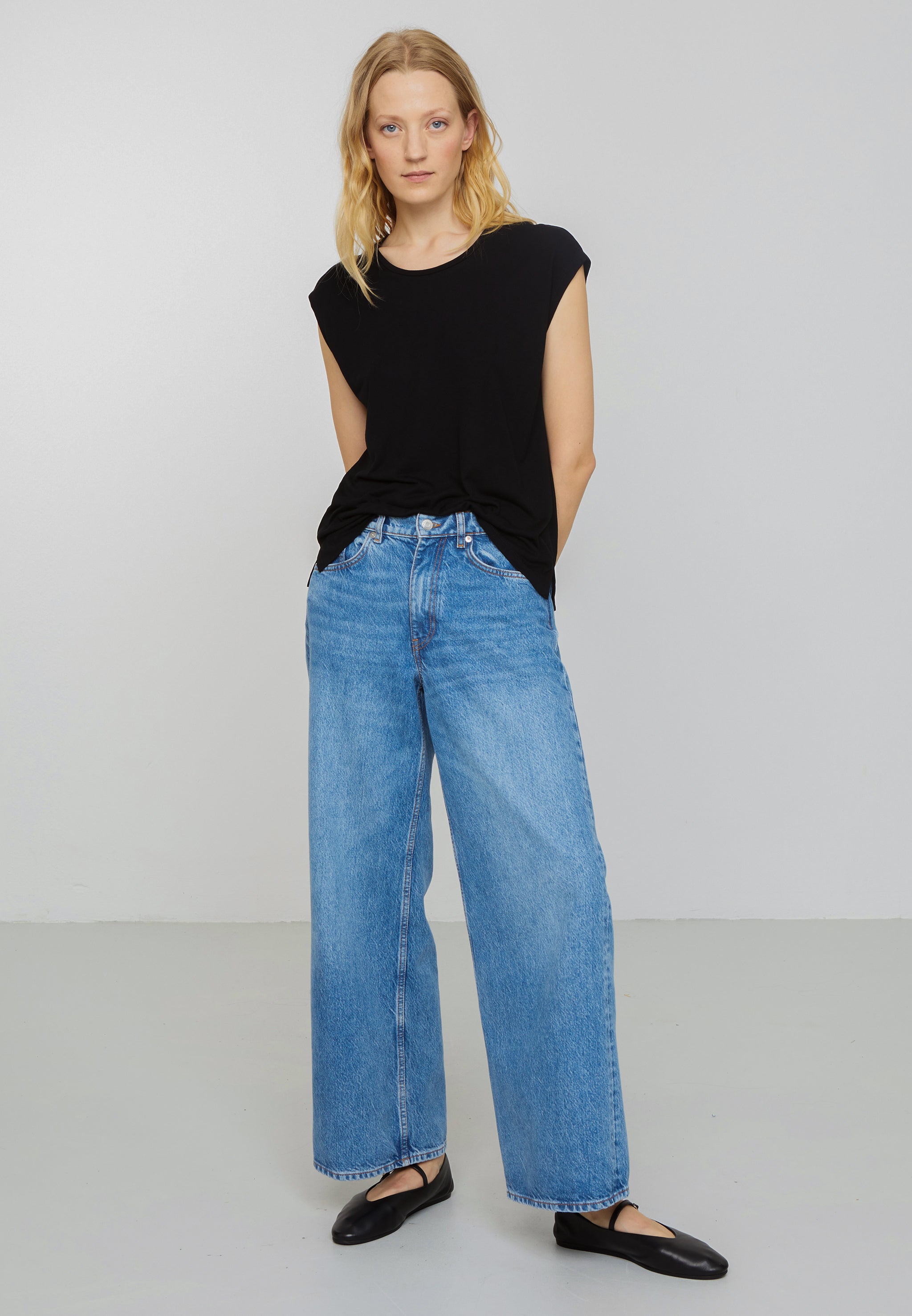 Recolution Mithila t-shirt nera viscosa loose fit