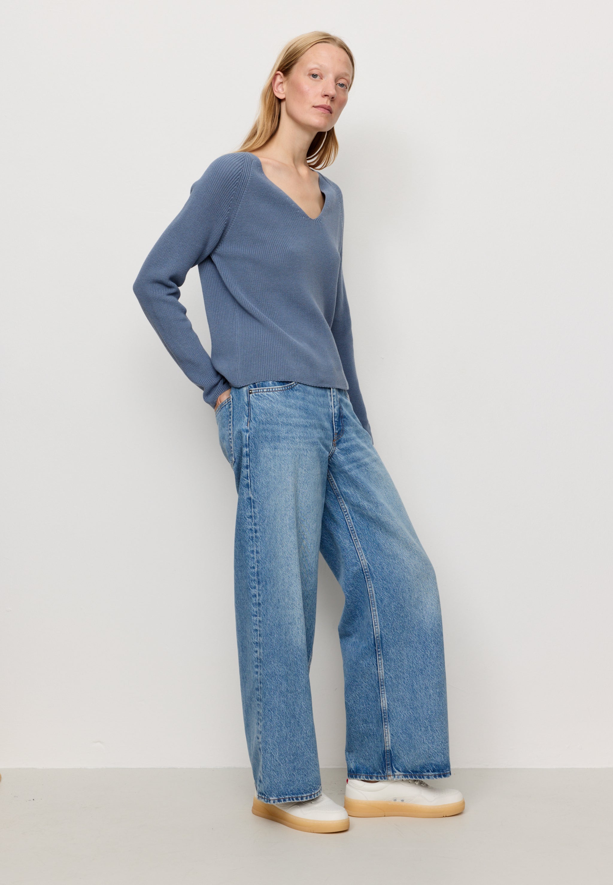 Recolution Arugula maglia scollo a V azzurro cotone bio