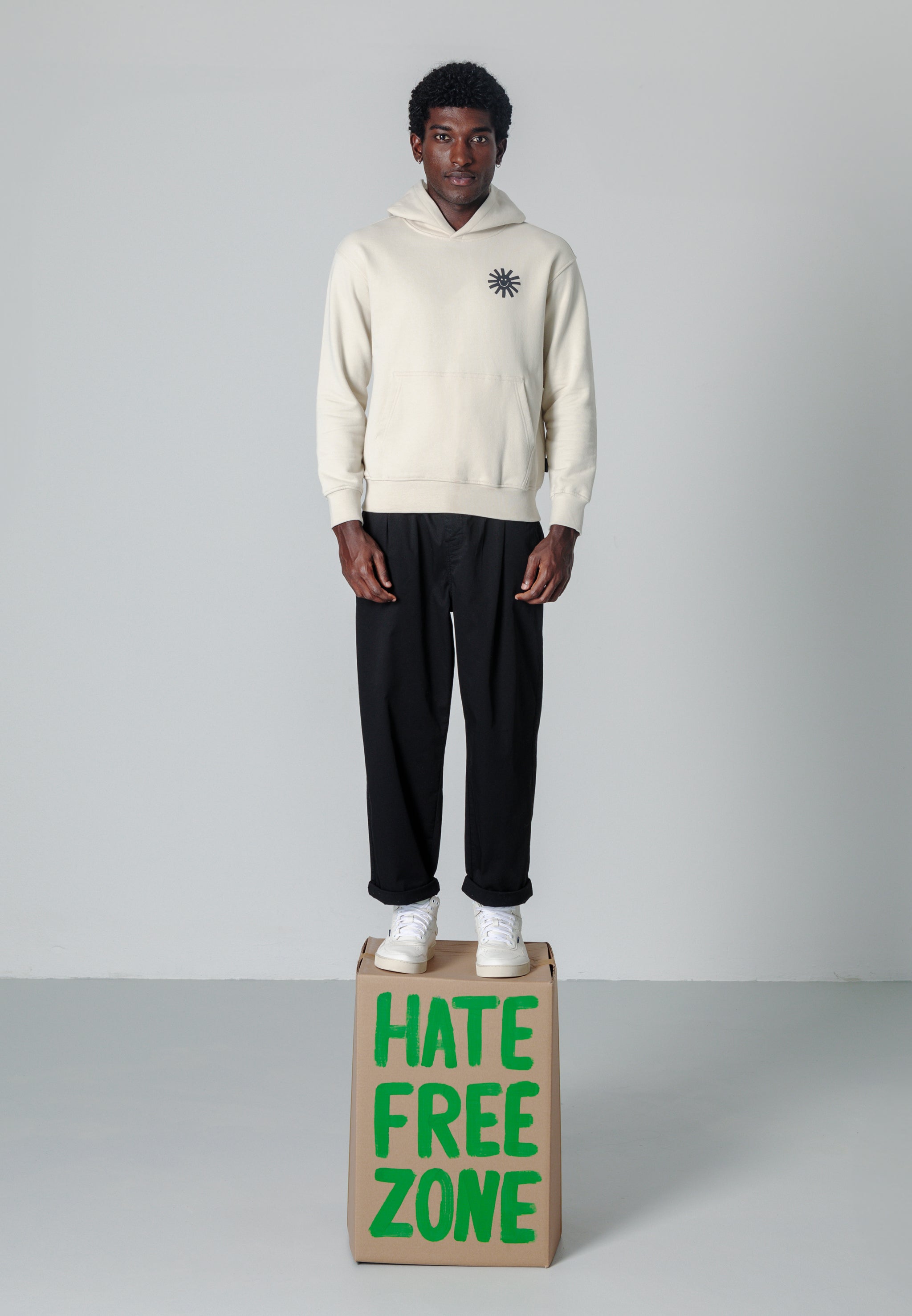 Recolution Catmint chino uomo nero cotone bio